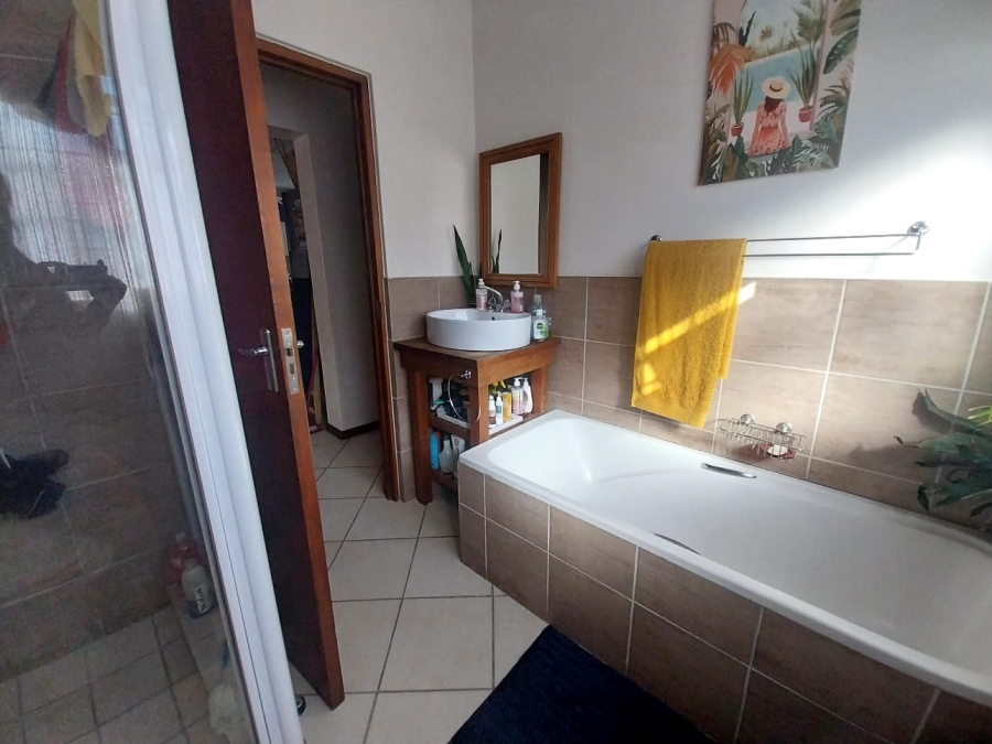 5 Bedroom Property for Sale in Rouxpark Western Cape